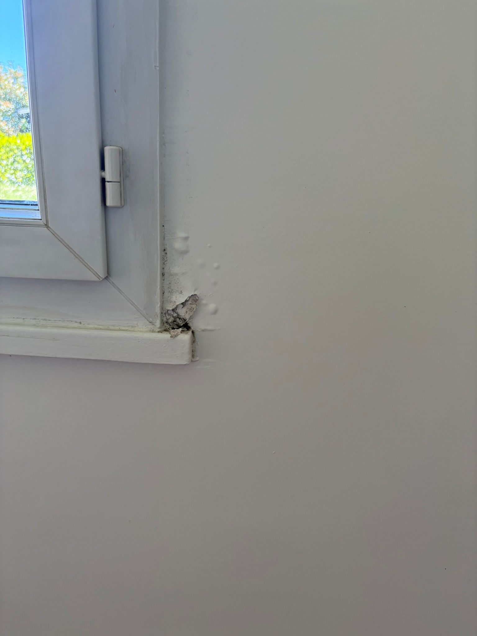 Raccord peinture Chambre 3 mur face — Avant